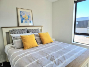 Addington townhouse with carpark 8mins walk to Hagley park south, Christchurch